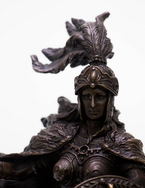 статуя богини афины богини победы